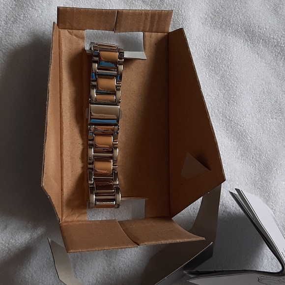 New Stainless Steel Rose and White Gold-tone Watch - Picture 5 of 7